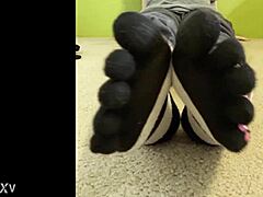 Worshipping Sexy Feet And Butts