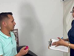 Mój klient odkrył moje zabawki erotyczne i przejął kontrolę nade mną - Melany Latina