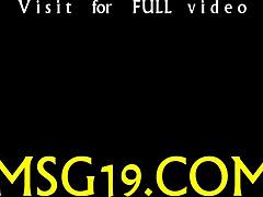 מסאז'יסטית פעילה מספקת עבודת ראש מיומנת עם טכניקות חושניות בסשן מרגיע