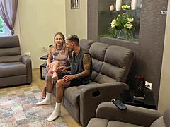 زوجة سلوتة تخون زوجها مع أفضل صديق لعمل قدم وبيضة سري