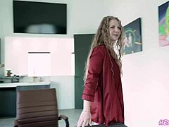 Oh wow, the stepdaughter just has this one question for her stepdad 😏