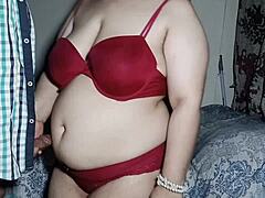 กระแทกก้นใหญ่แม่เลี้ยงบีบีดับเบิลยูของฉันด้วยคำพูดฮินดีสกปรก