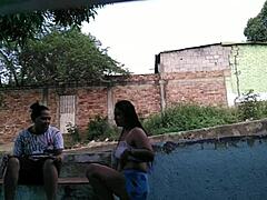 Idem kod suseda za održavanje cevi ali ona završava održavajući moju pičku umesto toga 😜