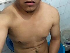 Amateur teen masturbates to cumshot in raw sex scene