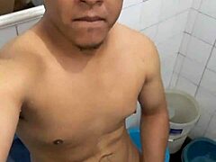 Amateur teen masturbates to cumshot in raw sex scene