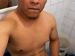 Amateur teen masturbates to cumshot in raw sex scene