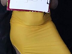 Som za tou kurvou, ktorá miluje lízať piču!