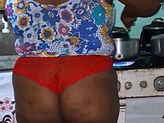 i'm that crente safada in the kitchen, showing off my big ass