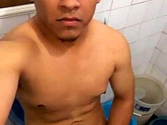 Amateur teen masturbates to cumshot in raw sex scene