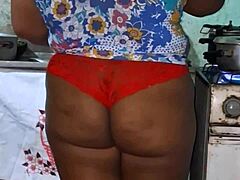 i'm that crente safada in the kitchen, showing off my big ass