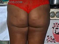 i'm that crente safada in the kitchen, showing off my big ass