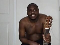 Continuing singing and dancing for free in this performance