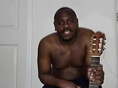 Continuing singing and dancing for free in this performance