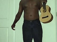 Continuing singing and dancing for free in this performance