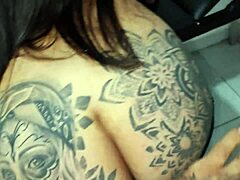 Hermosa latina morena de Medellín colombiana tatuadora de grandes tetas y hermoso culo se traga todo mi pene