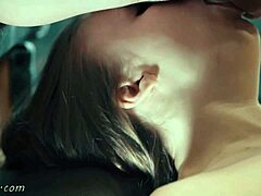 Nälkäinen suu himoitsee sun spermaa.