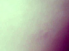 لاتينية شابة بصدر طبيعي تأخذ سكس شرجي خشن في الحمام مع مؤخرة سمينة