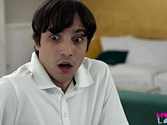 Unschuldige Stiefmutter Brandi Love tritt Dreier bei mit Doggystyle und großer Arsch Blondine in europäischer Gruppe. Sie nimmt große Titten unschuldige Aktion in Captain Love