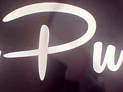 아마추어 아시안 틴이 작은 가슴에도 유리 섹스 장난감으로 자위해