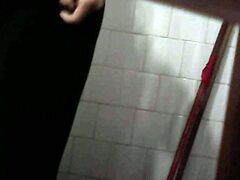 내가 몰래 숨어서 이모가 평범한 목욕하는 거 촬영했어