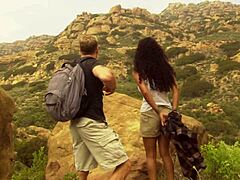 Черная милф Ди берет уличный фейсал от Сета Диккенса!