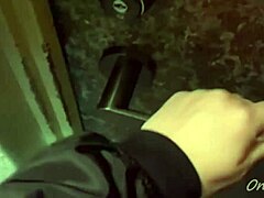 Yksinainen nainen matkustaa Minakamiin luonnollisiin kuumiin lähteisiin Gunma Prefectureen Nacchilla.