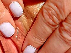 Maturemons Close Up Yoni Massage