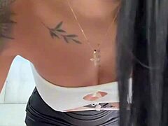 Latina feels pleasure playing with juicy pussy