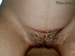 Esta tan rica que no puede evitar venir al final junto con ella squirt y creampie