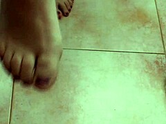 Can you resist these sexy feet dancers?