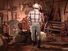 Transa no celeiro - Sabrina Nakamura e Adriano