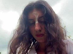 Γιατί περπατάς με σπέρμα στο πρόσωπο στο καφέ, τρώγοντας πίτσα και καταπίνοντας τα όλα;