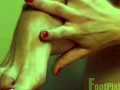 Mckensie Poses While Masturbating Her Feet