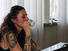 Horny Cougar Sirya Gets Intense Muff Diving And Blowjob