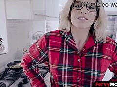 Pervy stepson feasts on mom’s juicy pussy holiday treat