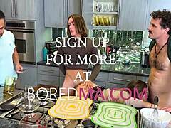 Хей, мамо, мога ли да те използвам свободно в кухнята за дърпане?