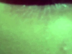 Mi hermanastra llega de una fiesta y queda profunda aprovecho y entro a su habitaci�n sin que nadie se de cuenta y me masturbo y le meto me leche en su co�ito y culo con mis dedos