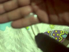 Mi hermanastra llega de una fiesta y queda profunda aprovecho y entro a su habitaci�n sin que nadie se de cuenta y me masturbo y le meto me leche en su co�ito y culo con mis dedos