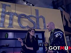 Two milf take good care of business men 😘