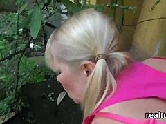 Česká mladá 18+ se nechá svést v supermarketu na tvrdý POV anal