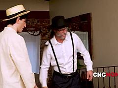 Sie hat die Butter versaut... jetzt fickt sie diese riesenarschige Mommy-Schlampe! 😂🍑