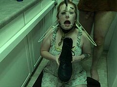 أوه، أنا هذه العاهرة المهينة السيرين أكل القذف مباشرة من الحذاء بعد إذلال الدعكة...