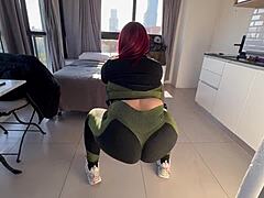 I watch this pelirroja culona fuck her entrenador, licking his monster cock before he cums on her big tits