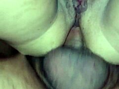 A mi doctora salvadore�a le encanta relajarse con un buen anal