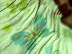 Mi hermanastra llega de una fiesta y queda profunda aprovecho y entro a su habitaci�n sin que nadie se de cuenta y me masturbo y le meto me leche en su co�ito y culo con mis dedos