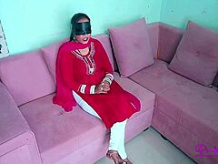 Indian ravinadesi young married women fucked by sofa machenic absence of her husband huge cumshot on big ass