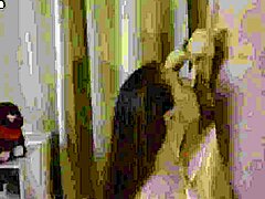 Figliastra chiede di giocare con il suo culo