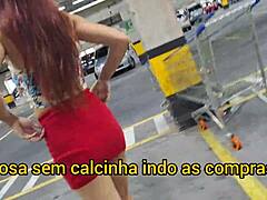 妻がパンツなしで公衆の車で、アウトドアアマチュアアス・カックオールド！