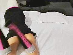 sorprendida urtando recibe polla de castigo.