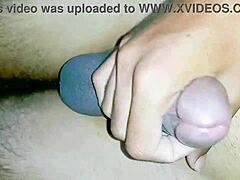 Гореща похотлива мадама жадува за кура, прави страхотен масаж на ерекцията навън! 🔥